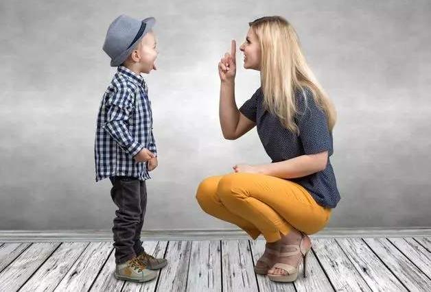 「你的育儿经」孩子爱顶嘴？首先就是家长不合格！李玫瑾：3句话让孩子不再顶嘴