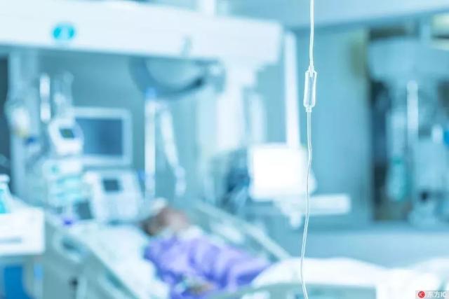 58岁男子突发胸痛，检查体征都指向心梗，上了手术台一看，竟然是误诊……