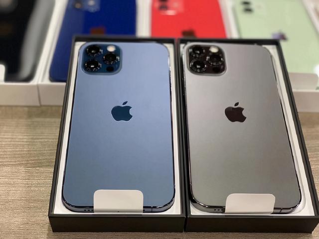 iPhone 12蓝色被网友玩坏了！竟被调侃为内裤蓝