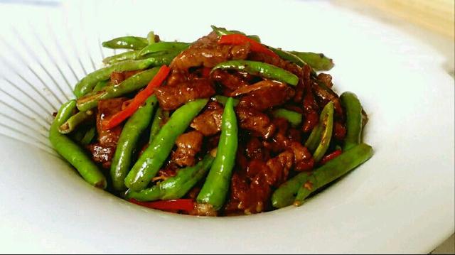 还是没胃口？家常小菜杭椒牛柳，找回你的食欲，两碗米饭都不够吃