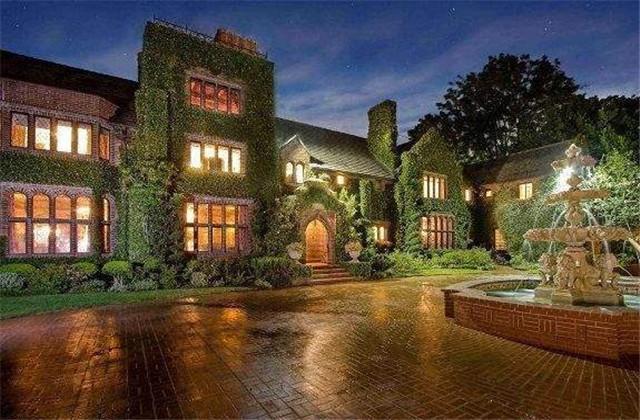 电影工厂|尼古拉斯·凯奇教你怎么花光十亿还能负债累累，要是你敢这么做吗