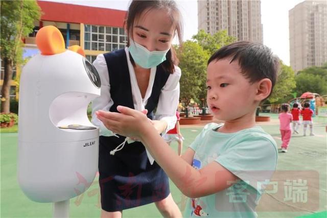 河南日报|萌宝重回幼儿园，郑州市首批幼儿园迎来复学复课