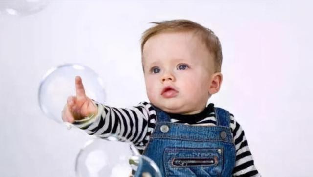 父母如何与婴儿交流？经常陪宝宝聊天和很少交流，会有怎样的差异