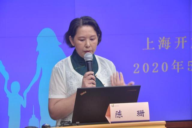 上观新闻▲三成孩子每天用电子产品超2小时,亲子开辟“养机场”,授权型干预比限制型好