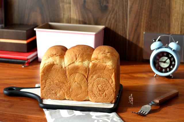 老婆做面包也偷懒，面团不发酵，第二天还柔软拉丝，开心到大笑