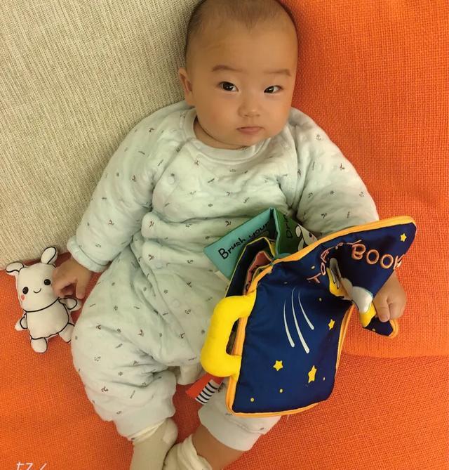 超级宝妈▲看似简单的游戏也能培养孩子的自我意识、促进自控力