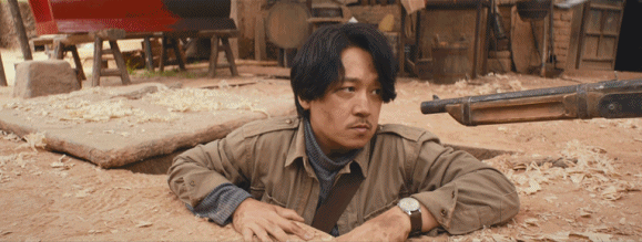 #fun娱乐#鬼吹灯片头题字是潘粤明写的。明明可以靠颜值，可偏偏要靠才华