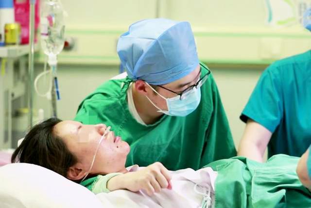 「画说育儿」选择丈夫陪产的宝妈，如今过得怎样？满满全是心酸，和想象不一样