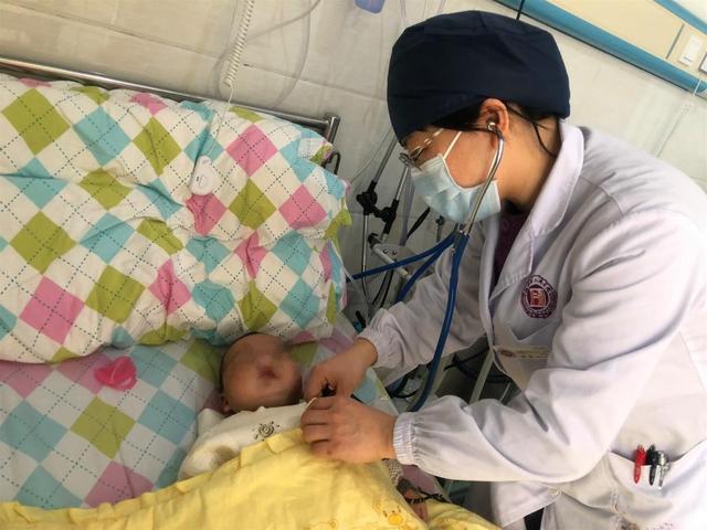 【潇湘晨报】男婴呼吸道仅剩米粒大空隙随时可能窒息，内镜介入手术打通“生命之门”