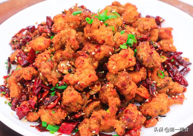 大厨教你做辣子鸡丁不出水，粒粒入魂！外酥有嚼劲，内部又滑嫩