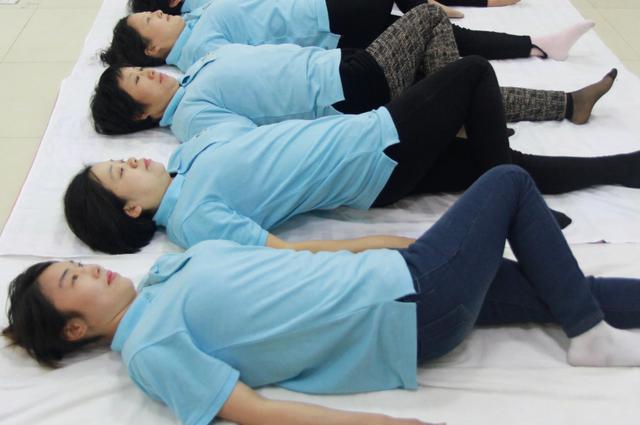 猫小鱼|生完宝宝24小时内，产妇别光顾着休息，再累也要把这3件事情完成