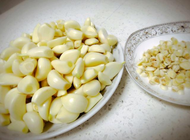 腌腊八蒜，别直接加醋泡！牢记4点，1天变绿，酸香脆爽，超简单