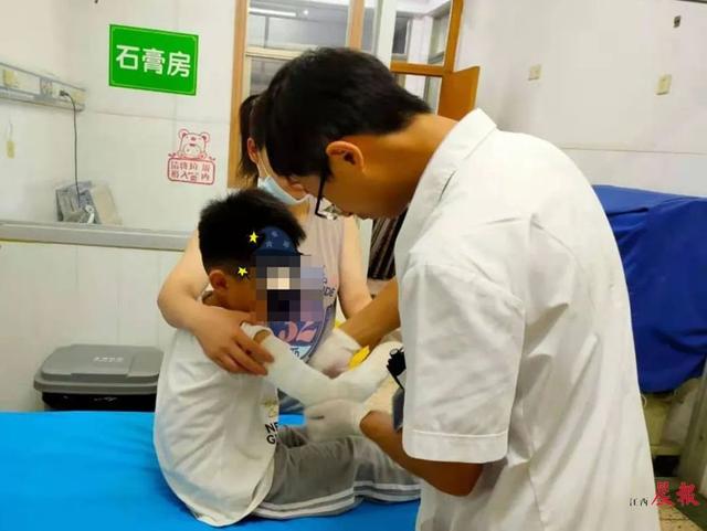 骨折|出生4天就被蜱虫叮咬、1岁宝宝误食防蚊液……夏季谨防儿童意外伤害