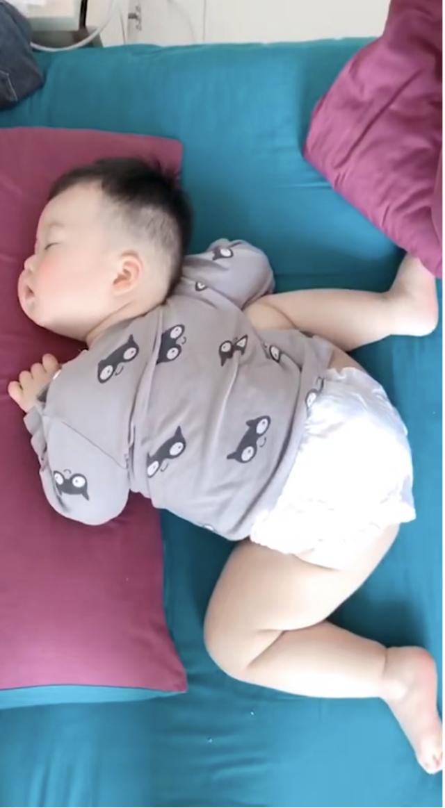 你的育儿经|宝宝奇葩睡姿大比拼，快来看看有没有你家宝宝的同款
