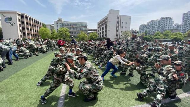 孩子|上阵不离父子兵，这场幼儿园运动会很特别