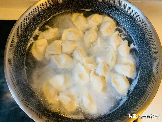 白萝卜做饺子，不要焯水了！教你3招去辛辣，鲜香味美还不出水
