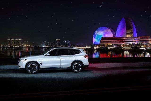 试驾国产BMW iX3，内里“黑科技”满满，驾驶乐趣依旧纯粹