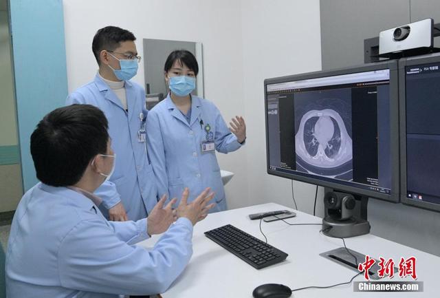 #中国日报网#四川大学华西医院利用5G为新冠肺炎患者进行远程CT扫描