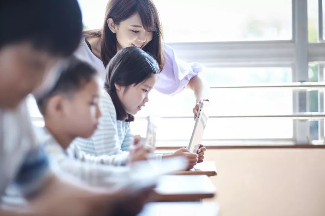 暖先生格调■离孩子最近的三个人，决定了孩子的人生！