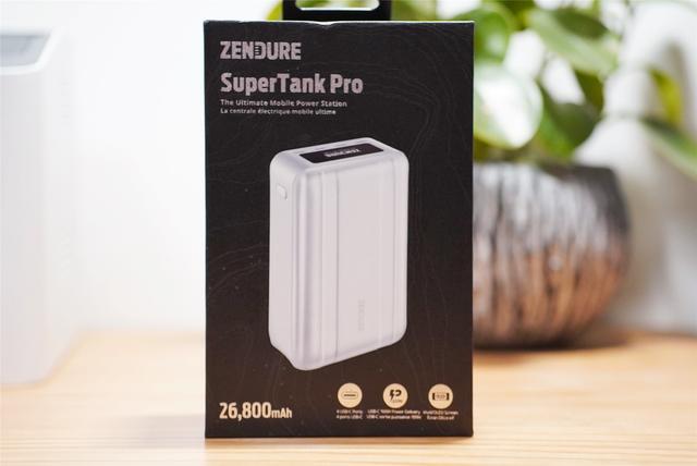 100W的SuperTank Pro，算是移动供电怪兽了吧？