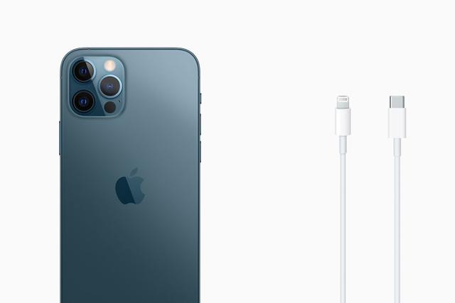 花了1万买手机，还得自购充电头？其实你买车的时候早经历过了