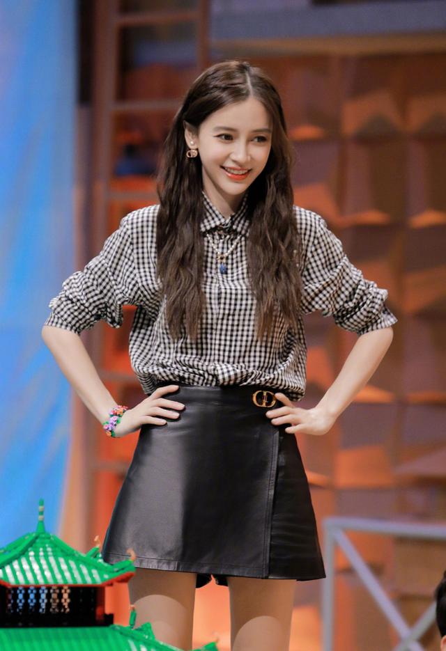 退场|Angelababy穿着露脐装，意外显露妊娠纹，夫妻俩综艺节目破传闻