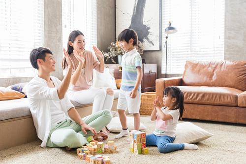 「你的育儿经」家长看过来！孩子喜欢眨眼、耸肩、做“鬼脸”?警惕小儿抽动症，5~10岁的孩子易中招