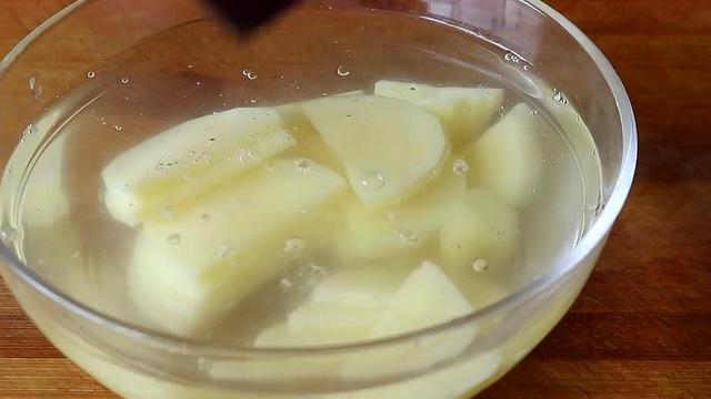 1个土豆，2个西红柿，教你简单一做，赛过大鱼大肉，真香