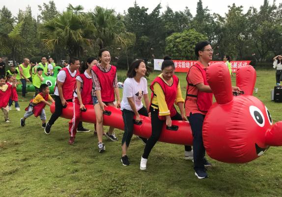 『超级宝妈』宝宝哭喊不让妈妈离开，家庭完整对孩子性格很重要，父母要注意