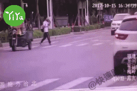 「你的育儿经」请教给孩子过斑马线的安全细节 | 全国中小学生安全教育日