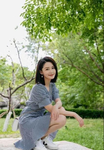 如果心有颜色|颜值演技双在线李沁，假日穿搭好少女，她的夏日穿搭堪称“宝典”
