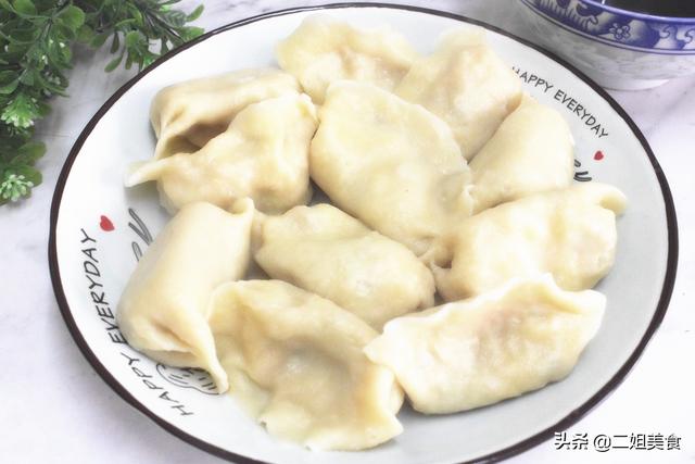 做饺子皮，牢记别直接加水和面了，掌握3个技巧，不破皮还劲道