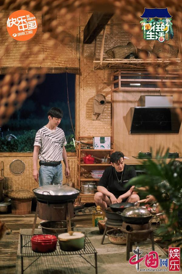 黄晓明《向往4》里＂认真减肥＂ 蘑菇屋中惊闻＂再来一块＂|中国网