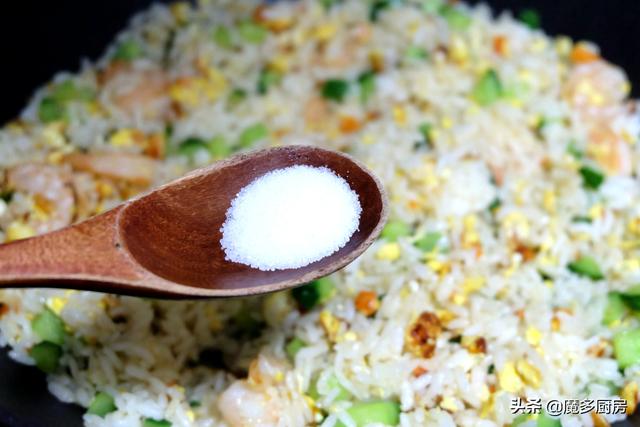 自己做的菠萝饭好吃又实惠，果香浓郁口感丰富，每一口都是享受