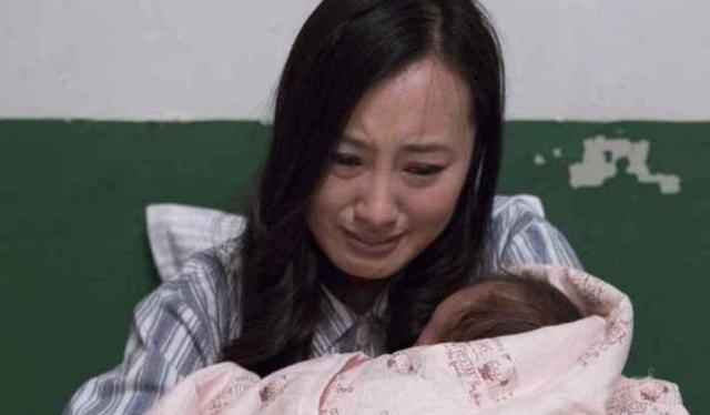你的育儿经▲喂完孩子盘子空了,95后宝妈怒掀饭桌,丈夫怒问:你闹够没?
