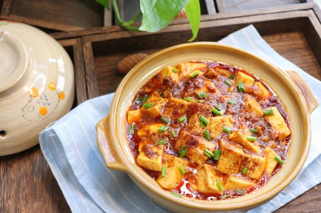 麻婆豆腐在家这么做，麻辣鲜香，不愧为下饭界“扛把子”