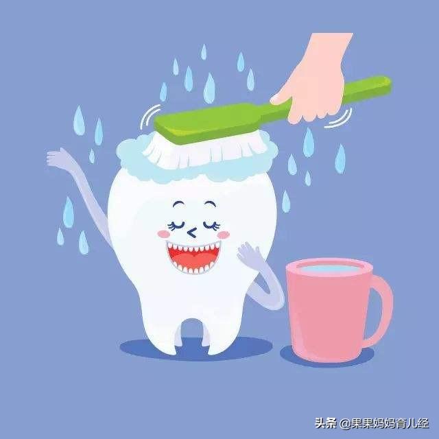 暖洋洋的灯光|孩子多大可以开始刷牙？过早过晚都不行，别让龋齿追上他