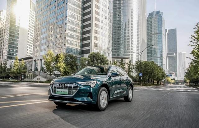 对比特斯拉Model X奥迪e-tron到底有多“稳”