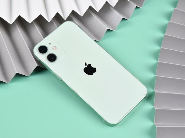 iPhone12迷你价格崩盘！开卖即跌破五千元，值得购买吗？