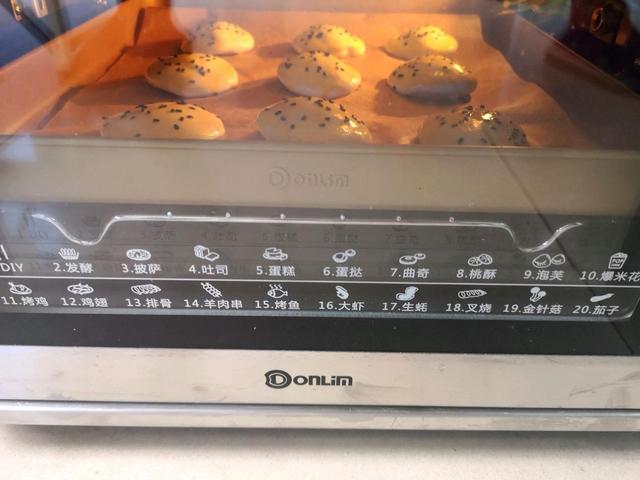 芝士糯米饼，软糯香甜，早饭下午茶是不错的选择，好吃又好看