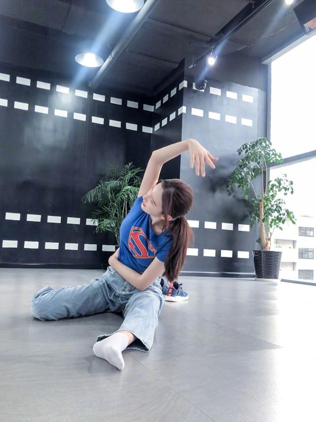 《乘风破浪的姐姐》，一场网友的狂欢，却与女团无关资讯早知道