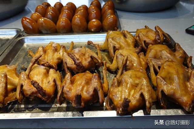 #趣旅游#乌鲁木齐南山脚下的美食街,与成都宽窄巷子是“姊妹”,你去过吗