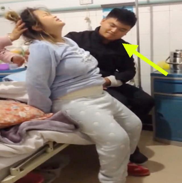 剖腹产后产妇第一次下床，痛苦难耐，丈夫眼圈红了：看着都痛