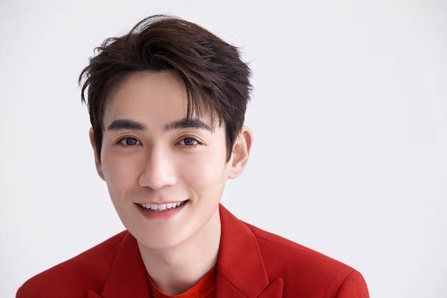 中国日报网：朱一龙生日收获合作伙伴走心庆生 寄“明信片”官宣新剧