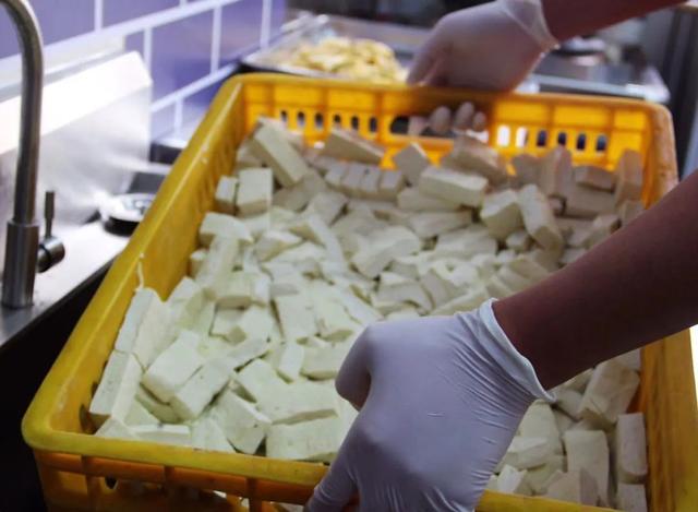 “001”号！好吃又有故事的马桥豆腐干，开出上海首家直营店