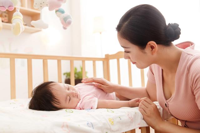 『超级宝妈』宝宝夜奶频繁危害大!及时有效的断夜奶,帮助宝宝更好的生长发育