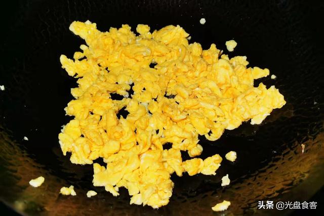 冬至包饺子，调馅记得“4不要”，饺子饱满鲜嫩，一口一个爆汁