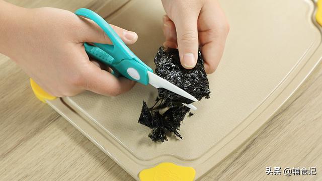 「超级宝妈」面包这么做超简单，松软好嚼不上火，加上它，营养密度上升一大截