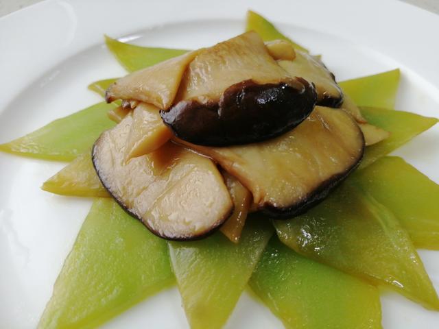 用杏鲍菇做一道清淡爽口的菜品，只需1样辅料，操作简单味道美