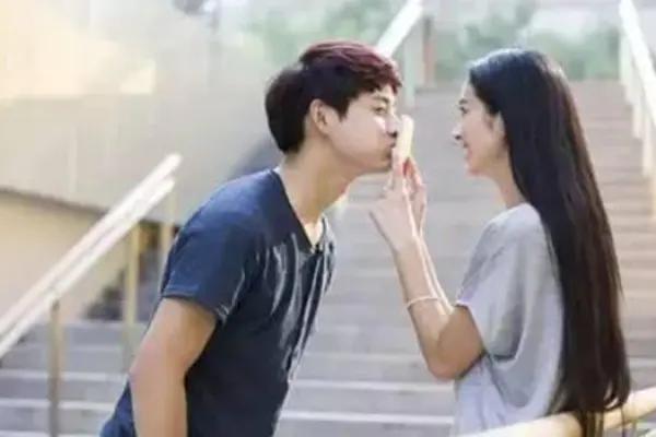 爱在屋檐下|女人产后24小时，若老公为你做过这3件事，说明他真的很爱你